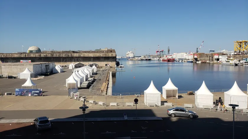 View of the harbor, 2-min walk to the beach - Image 1
