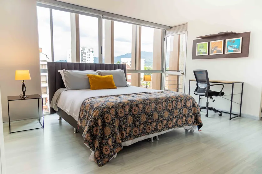 Ideal loft for travelers with WiFi and workspace - Image 1