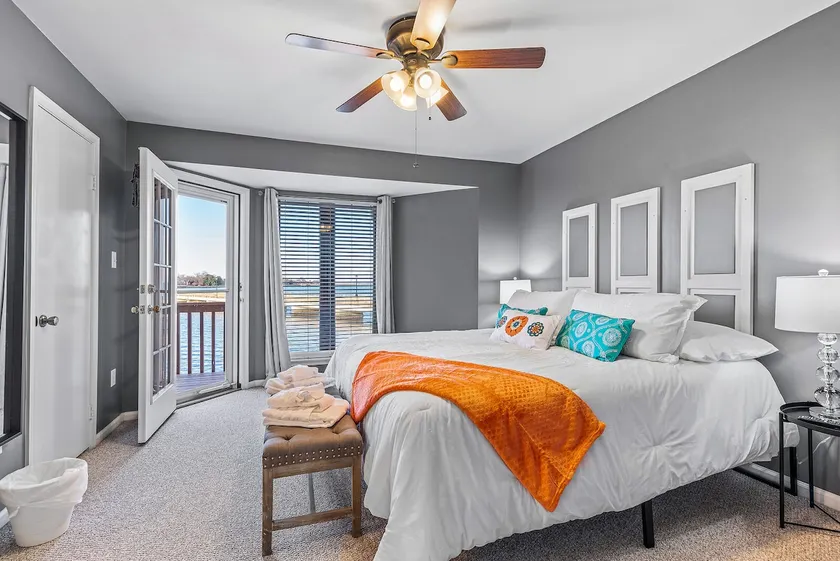 *Beautiful Water Views* King Bed*Fast WIFI - Image 1