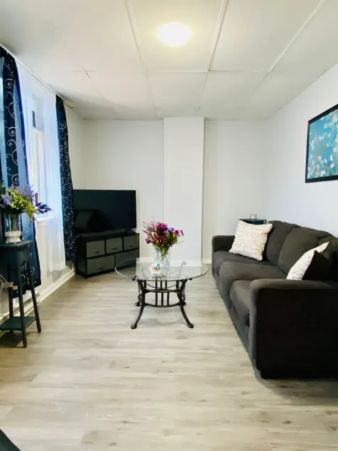 Lovely 1 Bed Apt Close to Penn State- Stairs Req’d - Image 1