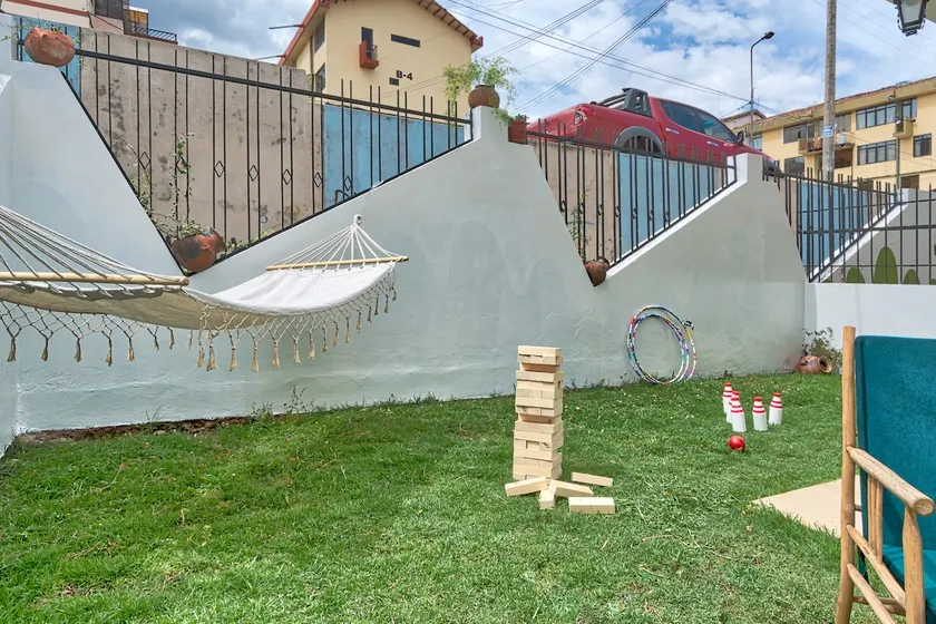 Sunny 6 bedroom house with private garden & rooftop - Image 1