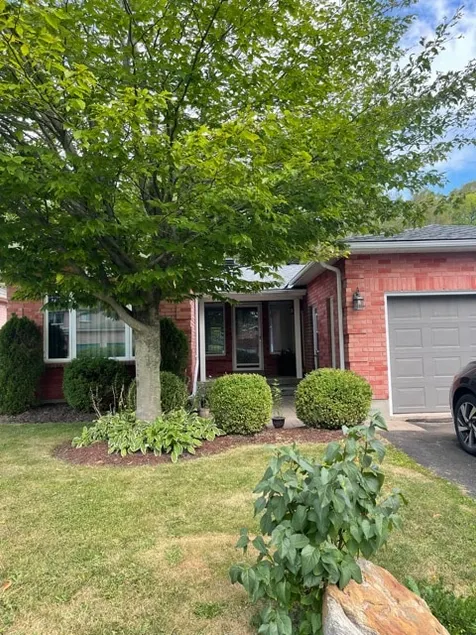 Close to Hospital and school 4 bedroom bungalow - Image 1