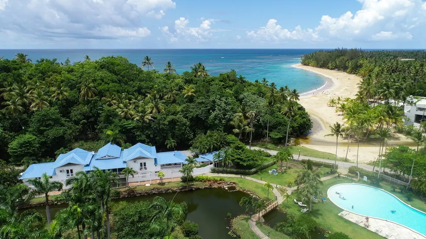 Beachfront Apartment with Pool and Private Garden - Image 1