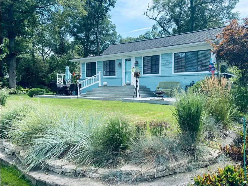 Peaceful cottage retreat - 2 bedrooms next to lake - Image 1