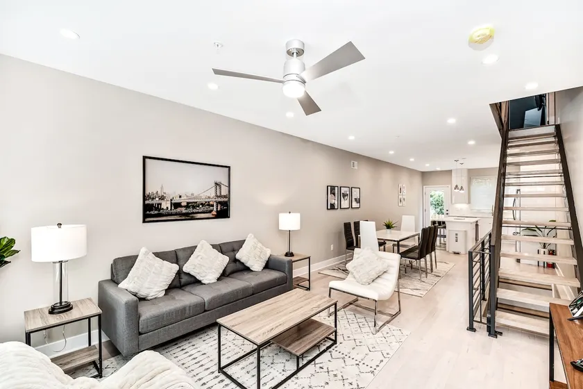 Fabulous Open Concept 4Bedroom w/RoofDeck! Sleep10 - Image 1