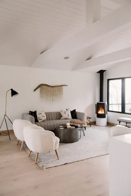 Modern Luxury Cabin on the Lake - Image 1