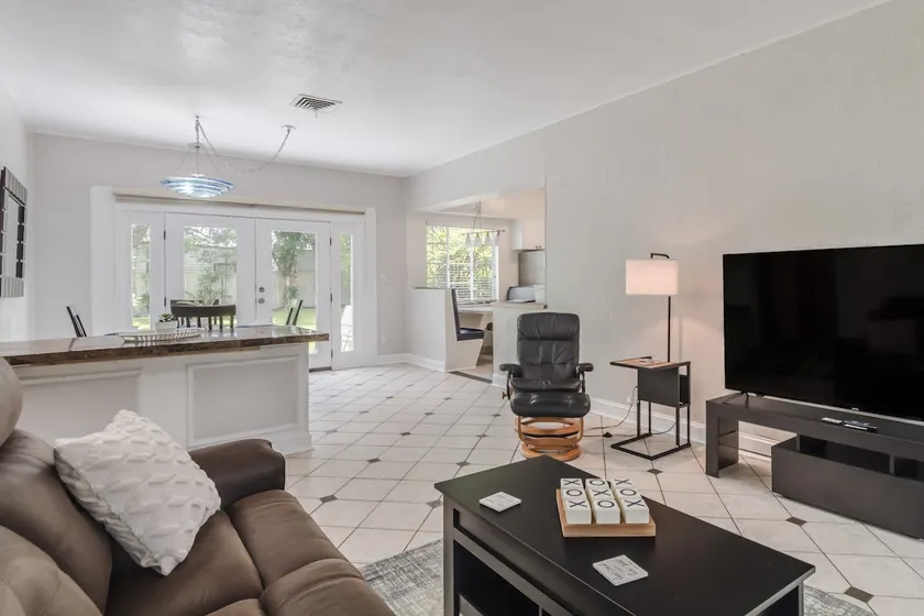 Cozy retreat - 8 min. to Park Ave / Pets welcome - Image 1