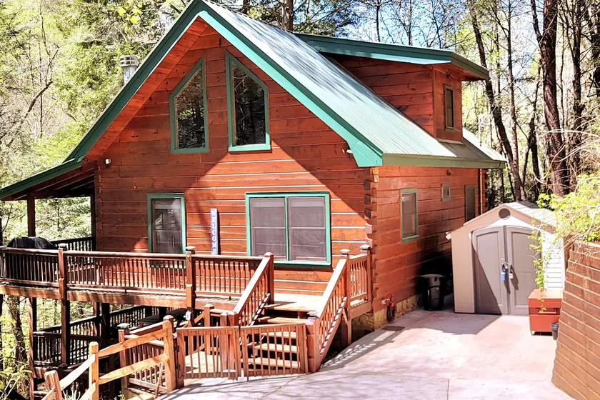 Luxury cabin overlooking the creek with privacy - Image 1