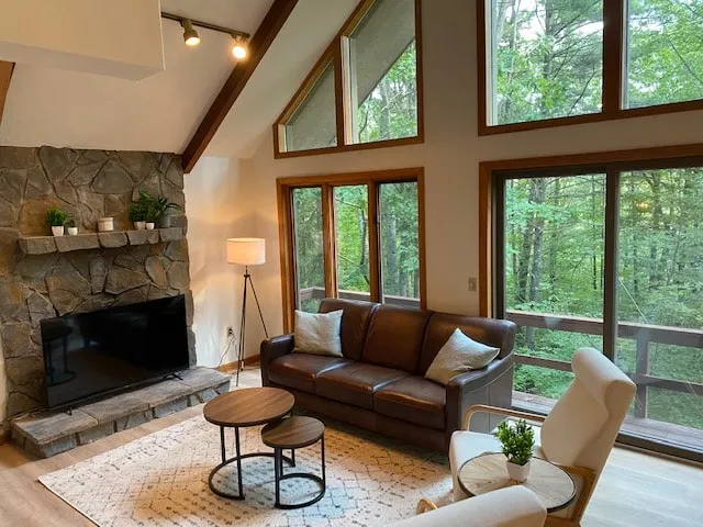Classic Lodge with lake and mountain access! - Image 1