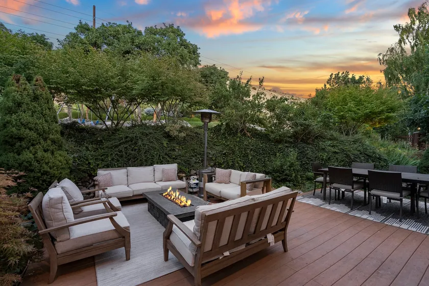 Luxury 7000 SQFT, Sleeps 20 - Bball, VBall, 1 acre - Image 1