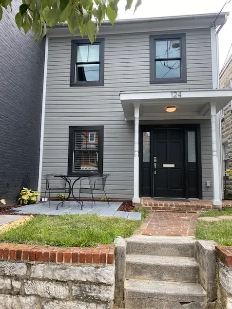 Modern Elegance in Historic Old Town Winchester - Image 1