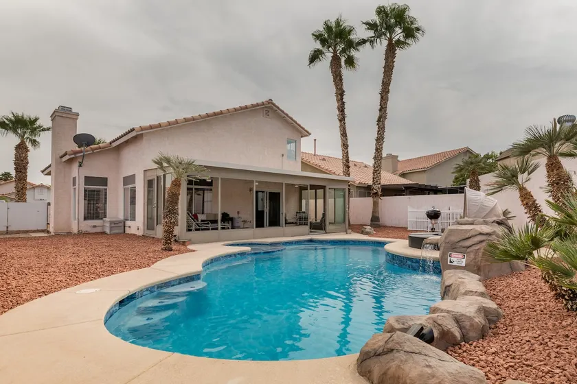 EDC Ready! Stunning Vegas Home w/Spa & Pool! - Image 1