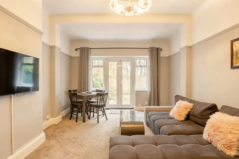 (Promotion) Half Price 1 Bed Flat By Richmond Park - Image 1