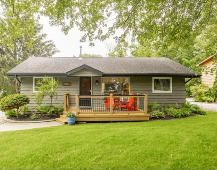 Hillview Hideaway - Image 1