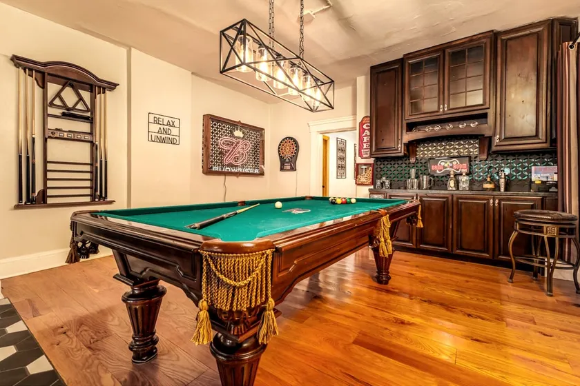 Majestic & Relaxing Home w/ 3 Beds Pool Table Bar! - Image 1