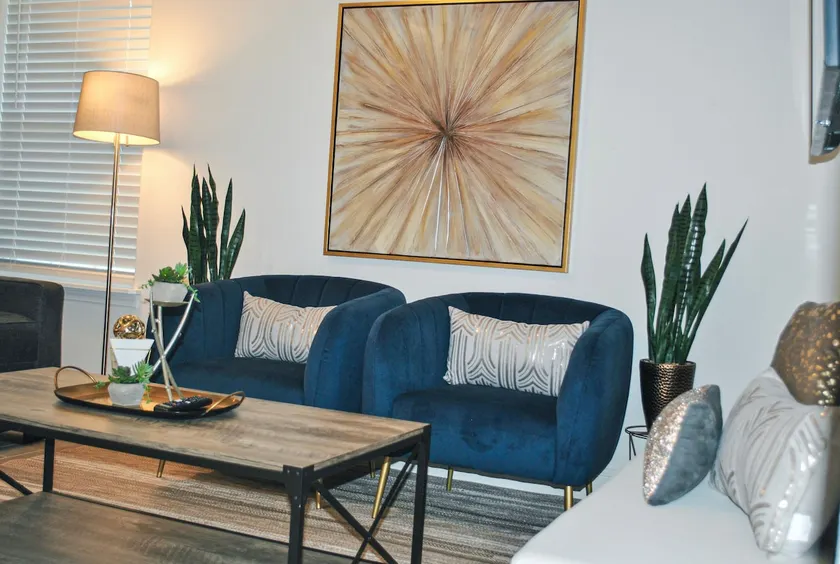King Bed Oasis near Hospitals W/ Stocked Kitchen! - Image 1
