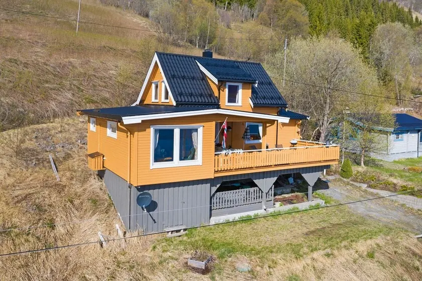 Cozy Cabin at the Fjord with stunning view - Image 1