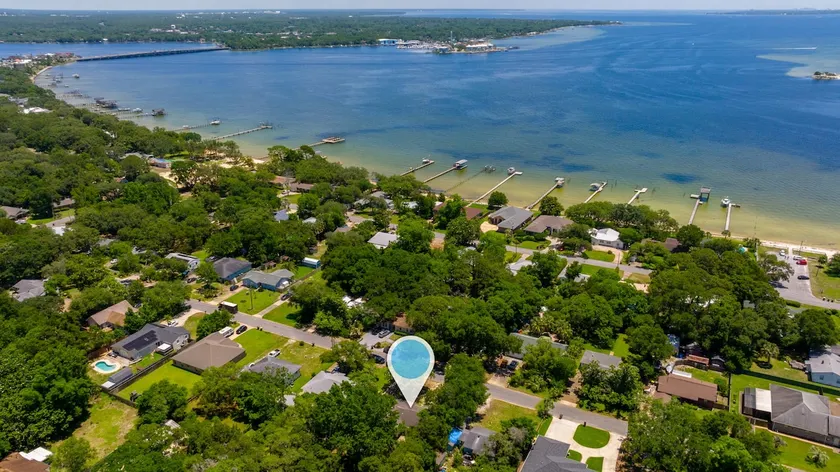 Waterfront Family House w/ Beach Access & Boat - Image 1
