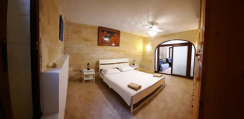 2 bedroom apartment in a house of character - Image 1