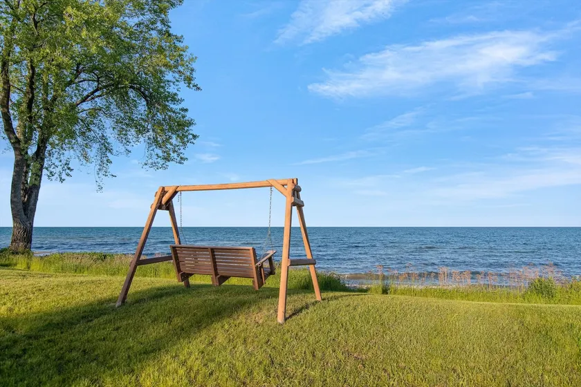 Cozy Cabin on the Big Lake - Image 1