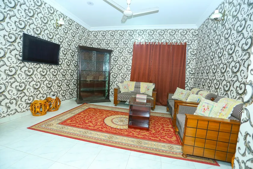 Three bedrooms fully furnished Air-conditioned Apt - Image 1