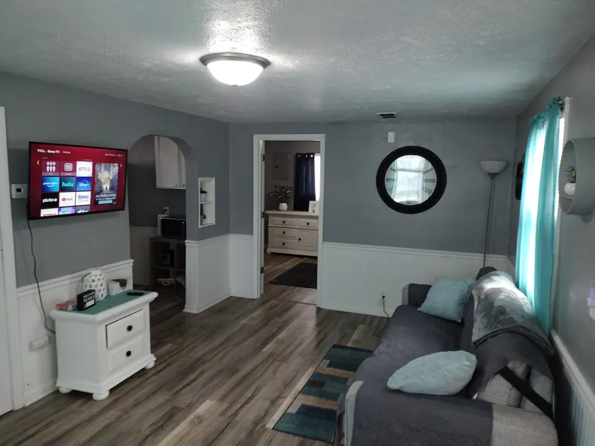 freshly renovated 1 bedroom home - Image 1