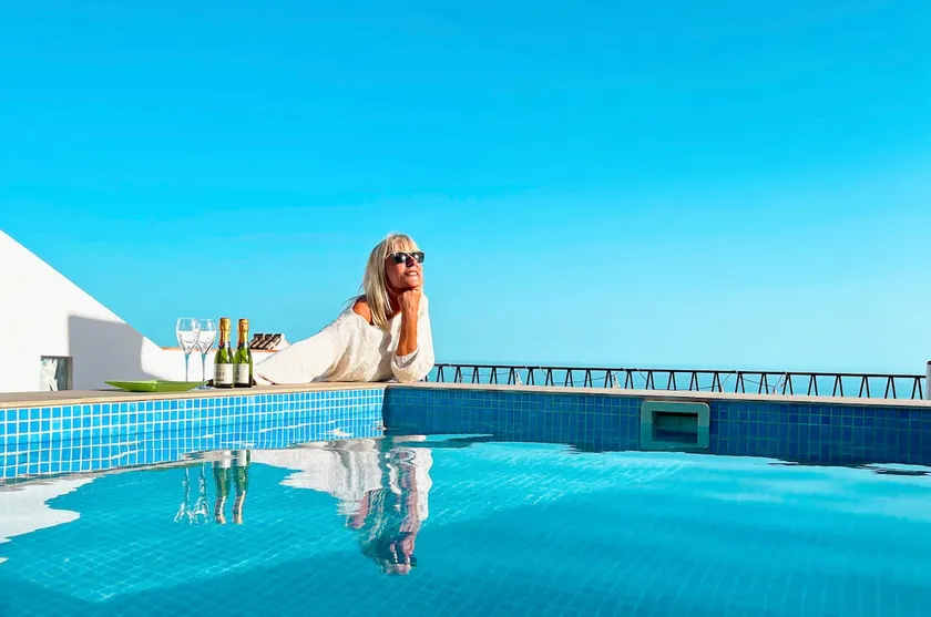Boutique apt. with patio + rooftop terrace & pool - Image 1