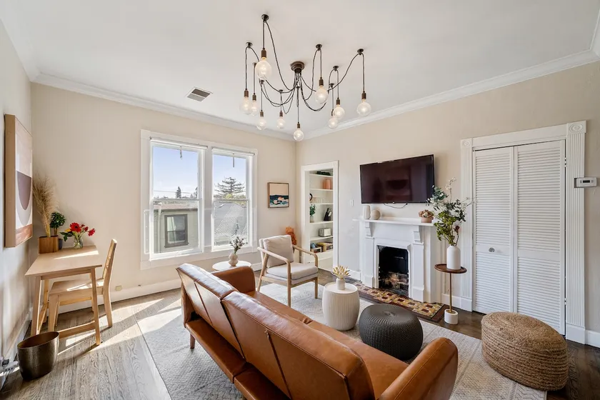 Beautiful Top Floor Getaway in Beach Town - Image 1