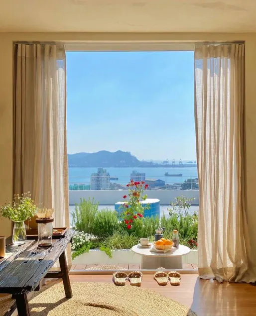 'Yunseulga' - A sensational accommodation with a view of the entire Yeongdo - Image 1