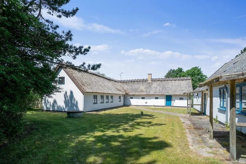 Charming farm with room for 22 sleeping guests. - Image 1