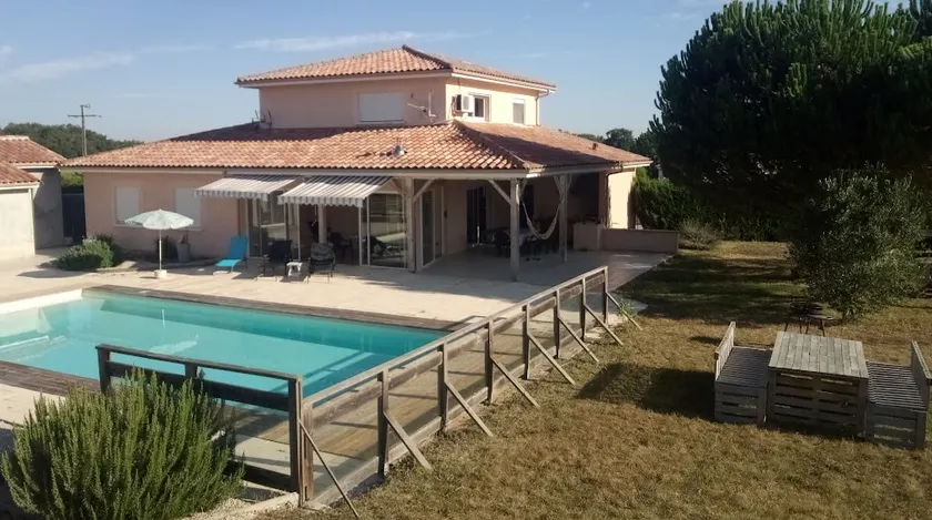 COMFORTABLE VILLA WITH POOL - Image 1