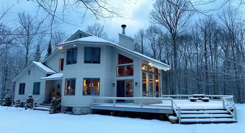 Bearfoot Camp~ Luxurious Home on 5 Private Acres Pet Friendly - Image 1