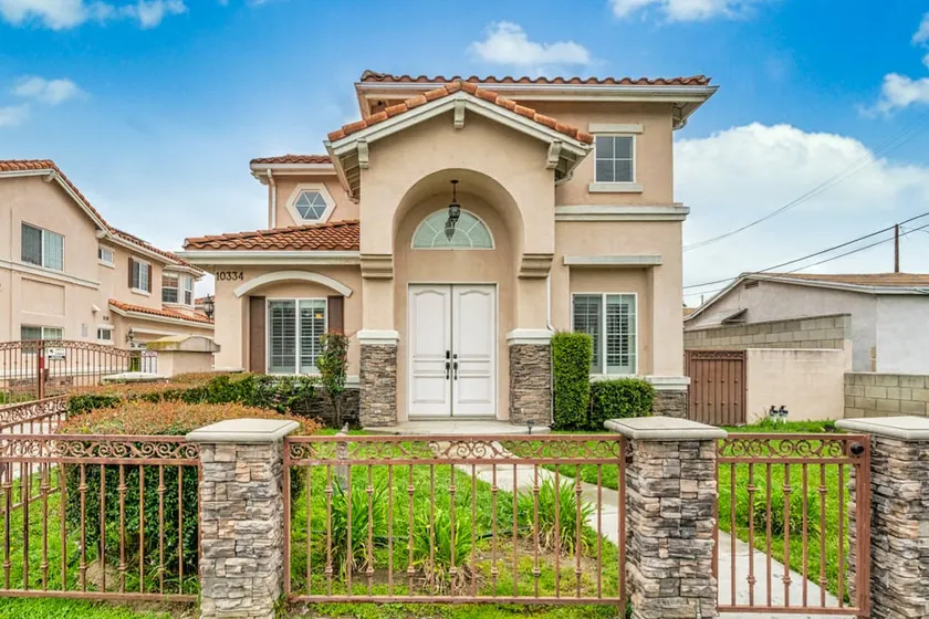 Convenient Located 4 Bedroom 3 Bath Home Near DTLA - Image 1