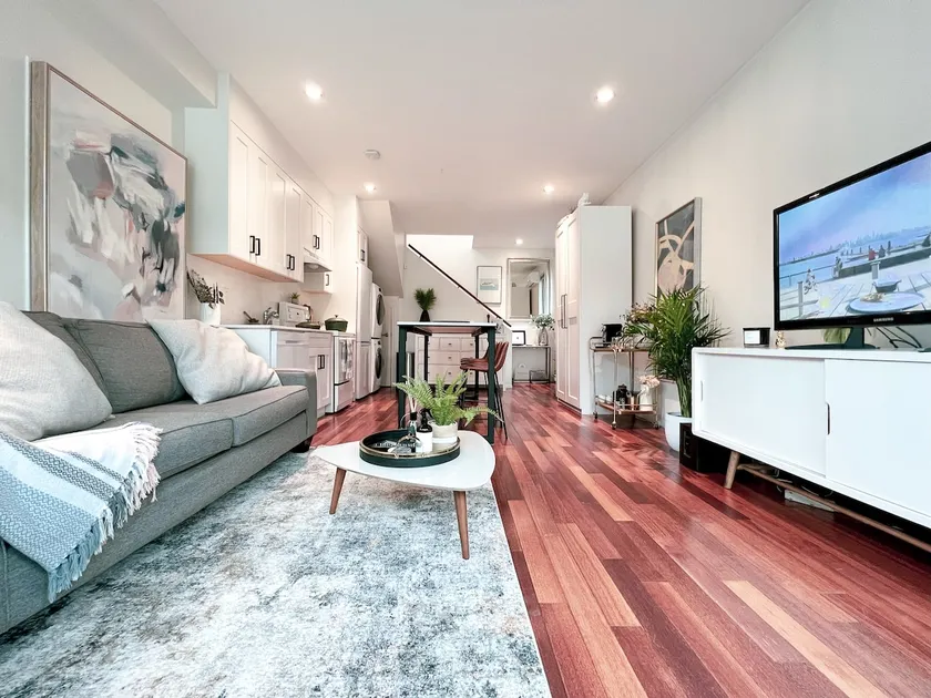 Designer Duplex-Style Suite, North Vancouver w A/C - Image 1