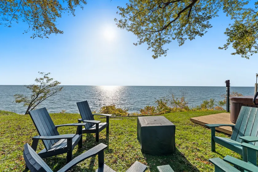 Year Round Hot Tub & Beautiful Views Cottage - Image 1