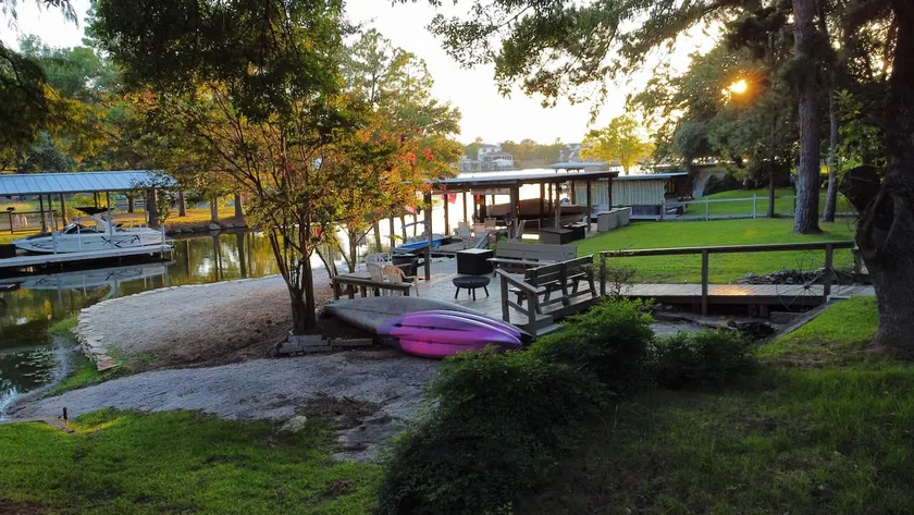 Beachy-Keen Cottage on Lake LBJ; Canoe Kayaks Pets - Image 1