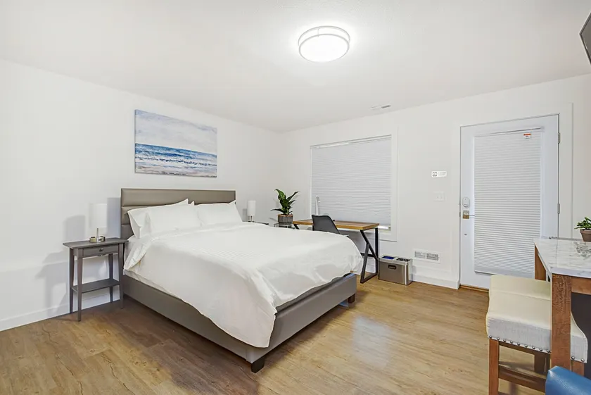 Private Studio w/fireplace and large tub near MSFT - Image 1