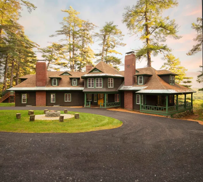 60-Acre Historic Mountain Estate with 10 bedrooms - Image 1