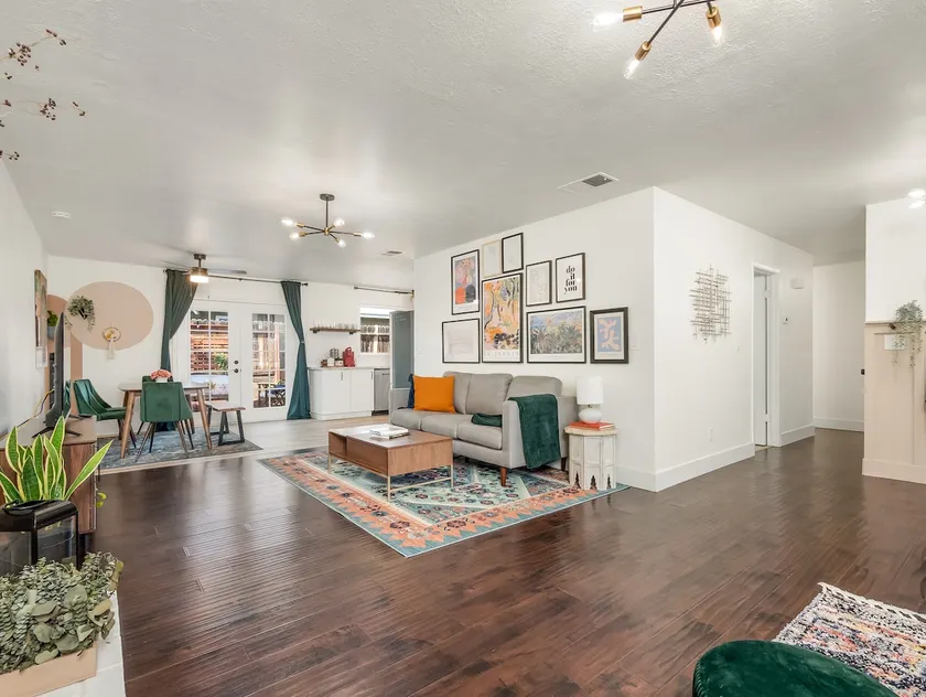 Boho Glam | Pet Friendly, Yard, Garage Parking - Image 1