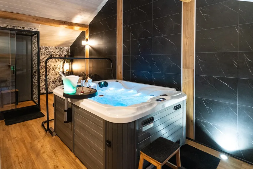 Romantic cottage private jacuzzi Futuroscope 15 min - Image 1