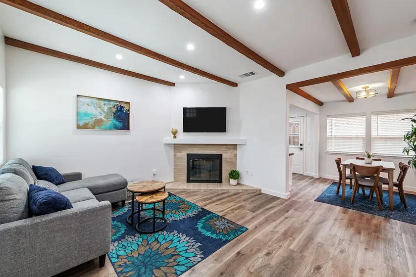 Stylish Downtown Walnut Creek 2BR (The Almond) - Image 1