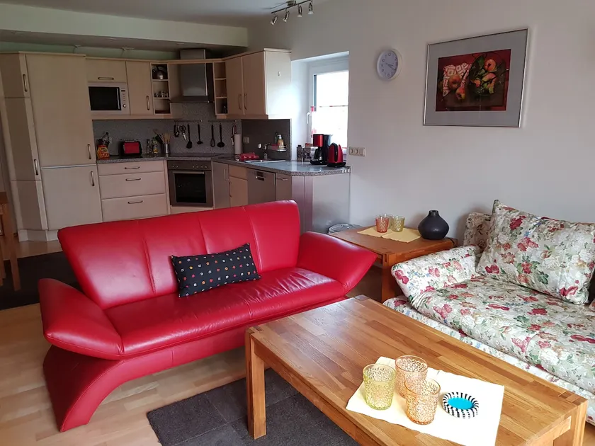 Poppy seed apartment with large terrace - Image 1