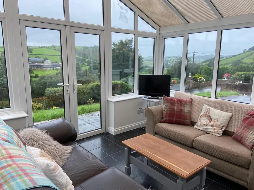 4 bedroom bungalow in peaceful countryside with log burner - Talar Deg, Capel Madog - Image 1
