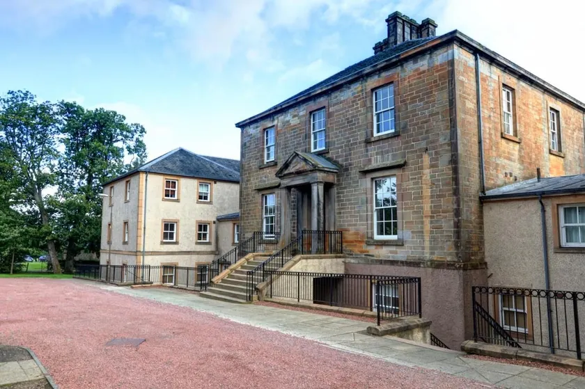 2 bedroom flat at Deer Park GC near Edinburgh - Image 1