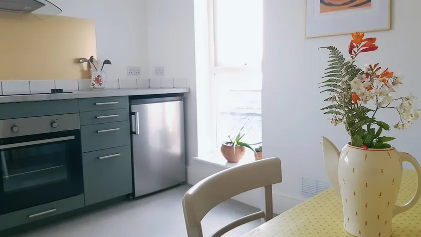 Sunny, central apartment in Penzance, Cornwall - Image 1