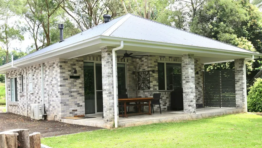 Self Contained Cottage in Bowral with Fireplace - Image 1