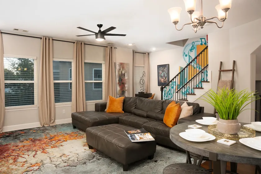 🎵Musical Getaway in East Downtown |Luxury Townhome - Image 1