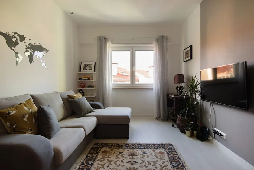 Stylish apartment in Benfica - Image 1