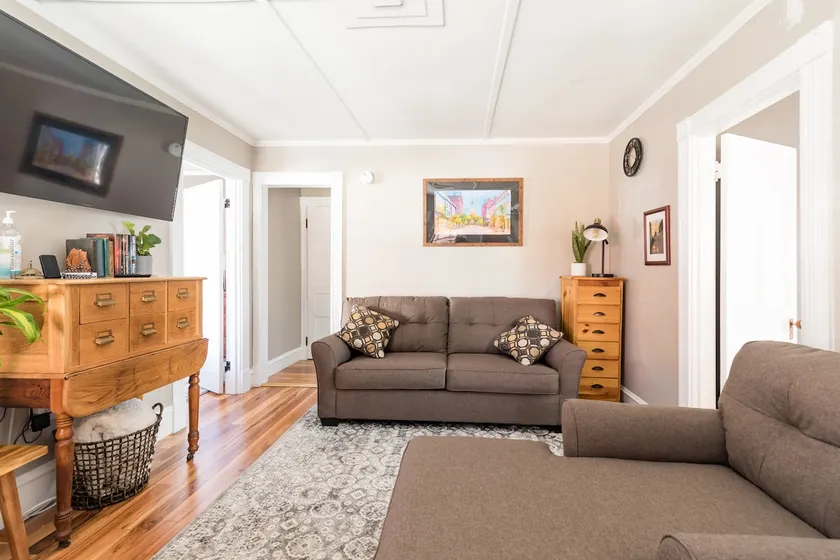 Newly renovated 2 bdrm apt in downtown Burlington - Image 1