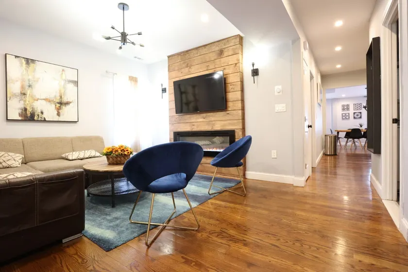 Modern 3BR/ Close to Encore- Everett #2 - Image 1